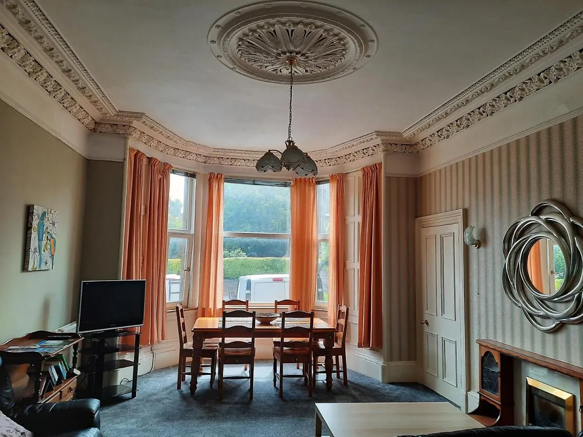 Central Victorian 3 Bedroom Apartment With Free Parking And Private Garden location
