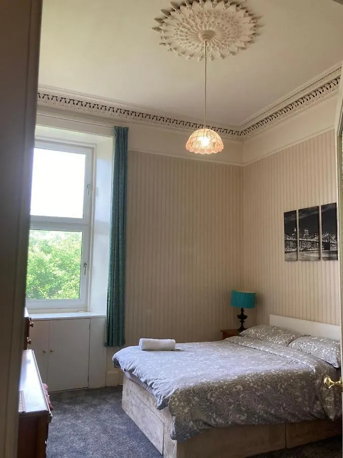 Central Victorian 3 Bedroom Apartment With Free Parking And Private Garden Edimburgo