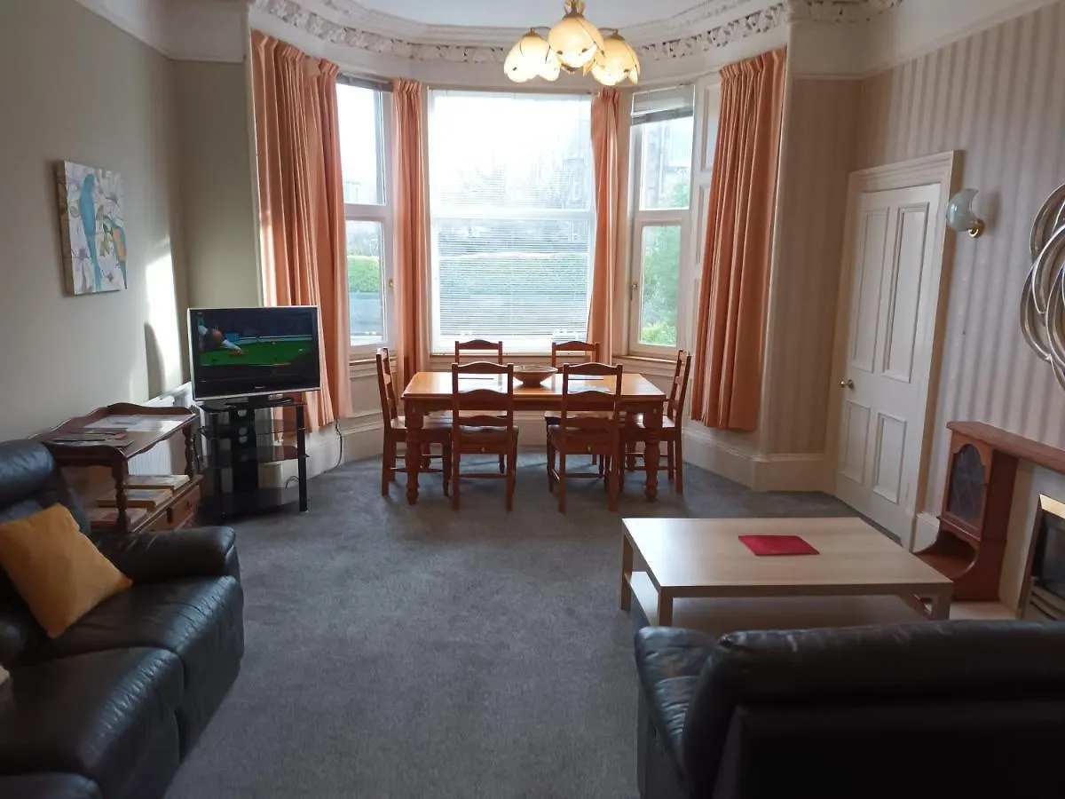 Central Victorian 3 Bedroom Apartment With Free Parking And Private Garden Edimburgo