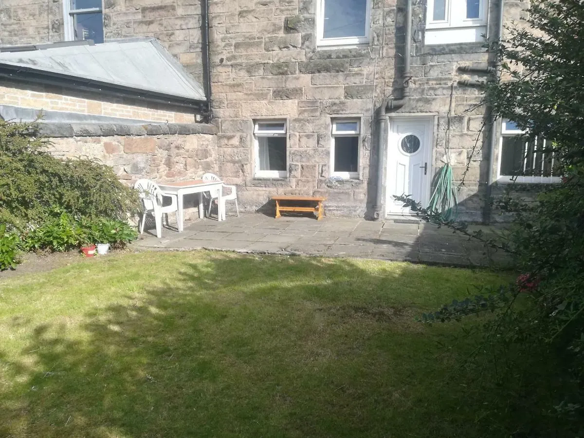 Central Victorian 3 Bedroom Apartment With Free Parking And Private Garden Edimburgo