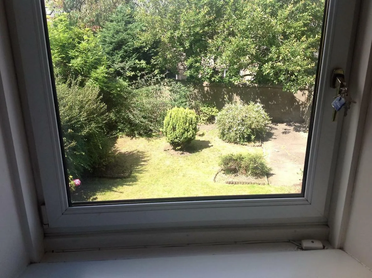 Central Victorian 3 Bedroom Apartment With Free Parking And Private Garden Edimburgo